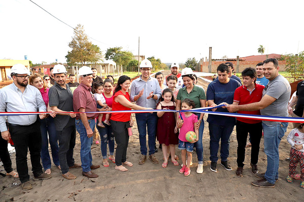 Gobernador cumple primer año con gestión equilibrada, pero problemas de ejecución - La Clave
