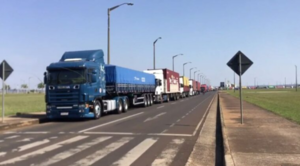Ejecutivo promulga Decreto para mejorar y optimizar el transporte terrestre de carga en Paraguay