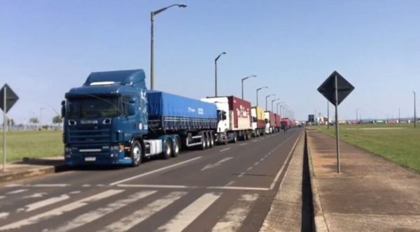 Ejecutivo promulga Decreto para mejorar y optimizar el transporte terrestre de carga en Paraguay