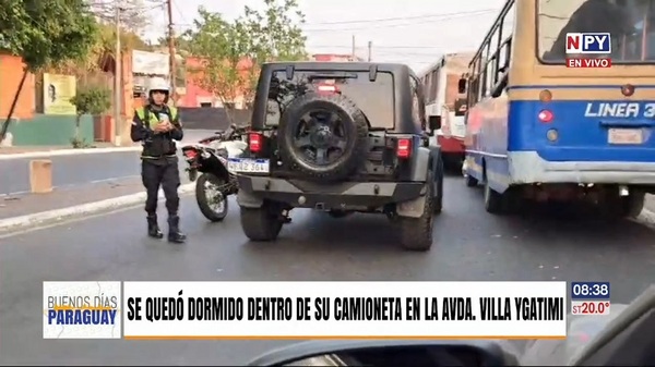 Se quedó dormido en su vehículo y bloqueó parcialmente la calle Ygatimí - Noticias Paraguay