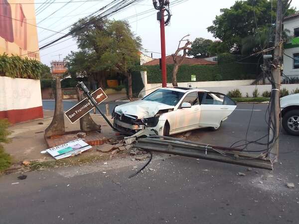 Accidente de tránsito sobre la avenida España - Policiales - ABC Color