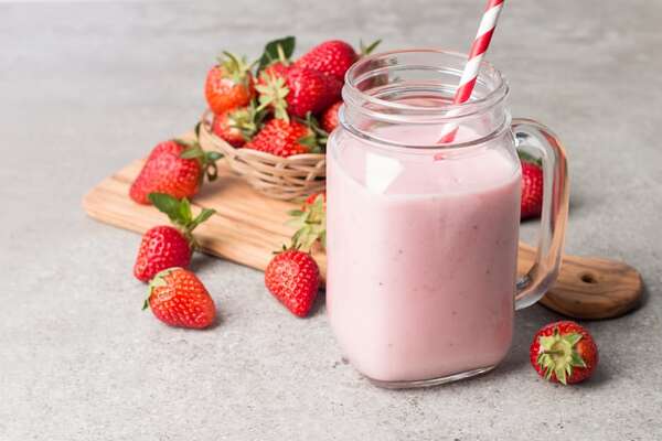 Desayuno fácil y sabroso para el feriado: batido de yogur y frutillas - Gastronomía - ABC Color