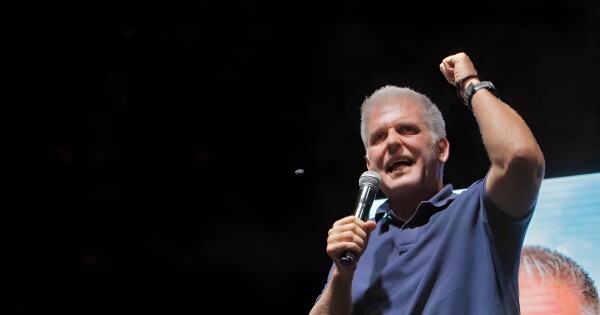 Agustín Saguier quiere ir por la intendencia de Asunción y mete presión a la interna opositora