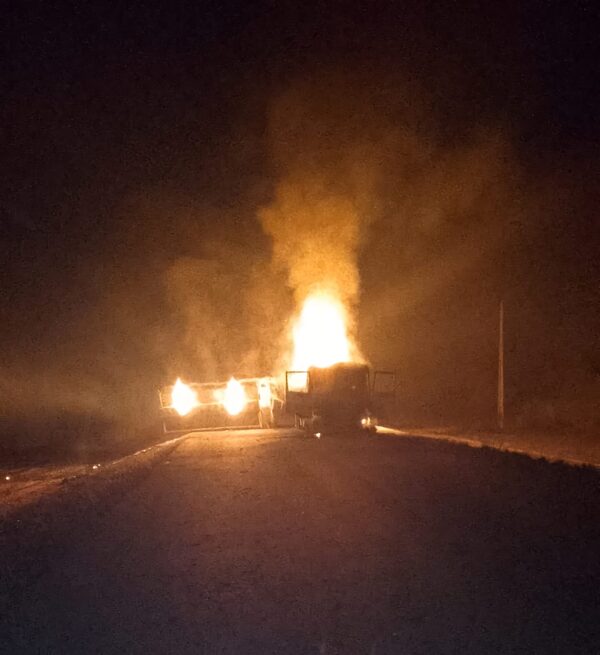 Camión cisterna arde en llamas en la Ruta PY 05, Loma Porá, Chaco