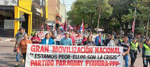 Organizaciones sindicales, políticas y campesinas coparon las calles del microcentro - Nacionales - ABC Color