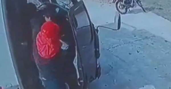 La Nación / Asaltan a repartidores en una estación de servicio en Mbocayaty
