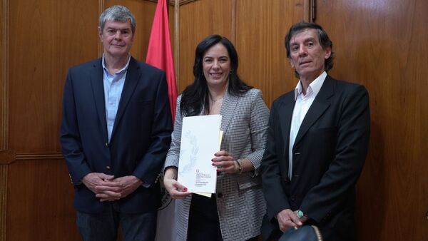 MOPC firmó contratos para la construcción de dos lotes de la Ruta de la Soberanía - .::Agencia IP::.