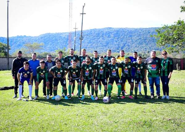 Club Talleres Atlético se consagró bicampeón, de la División de Honor de la Liga Sapuqueña de Fútbol - Fútbol - ABC Color