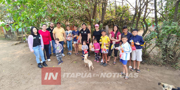 NIÑOS DE CAMBYRETÁ FUERON AGASAJADOS POR FUNCIONARIOS MUNICIPALES - Itapúa Noticias