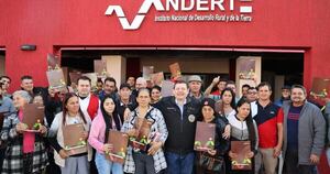 La Nación / Titulación récord: en un año el Indert entregó 5 % más de lo que se otorgó en 5 años
