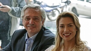 Ex presidente argentino es imputado por lesiones graves a su ex pareja