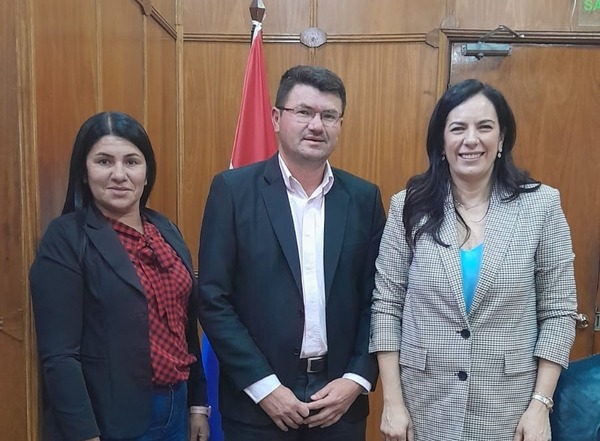Titular del MOPC recibe proyecto para mejoras viales en Tavapy - ADN Digital