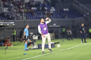 Versus / Galeano pide disculpas a los hinchas de Libertad y asegura: "Nos golpea demasiado"