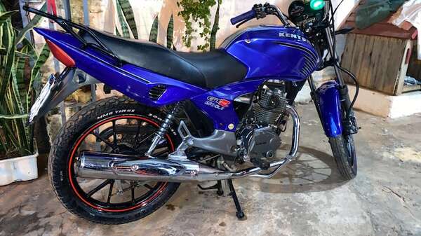 Roban motocicleta de empleado de radio Ñanduti a plena luz del día - Policiales - ABC Color