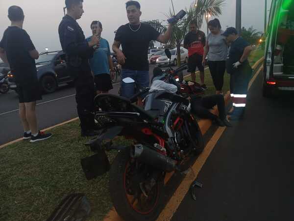 VEHÍCULOS COLISIONARON EN LA COSTANERA DE ENCARNACIÓN - Itapúa Noticias