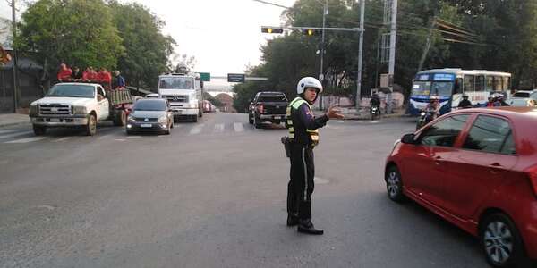 Atención, conductores: protesta de indígenas genera congestión en tres puntos de Asunción - Nacionales - ABC Color