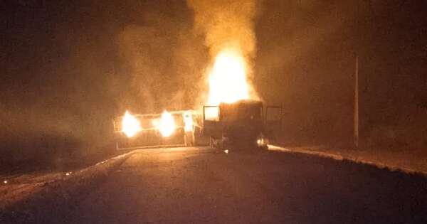 Diario HOY | Camión cisterna con 32,000 litros de combustible se incendia tras aparatoso vuelco