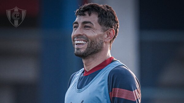 Cerro quiere cortar la racha ante el Decano