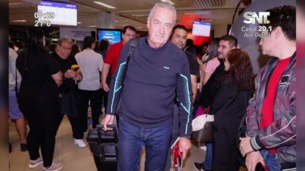 Llegó Gustavo Alfaro, nuevo DT albirrojo - SNT