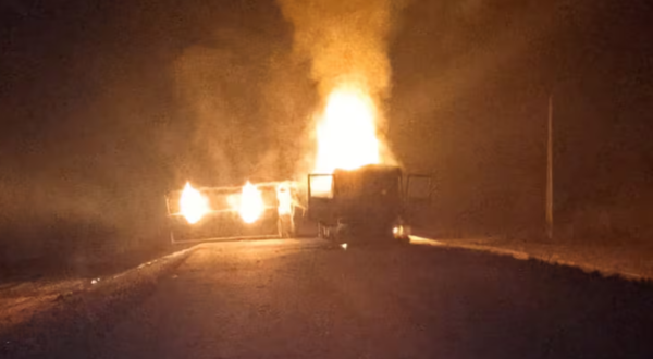 Camión cisterna que transportaba 32.000 litros de combustible se incendió