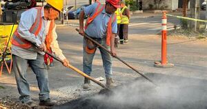 Diario HOY | ESSAP inicia trabajos de bacheo en la zona de obras en Asunción