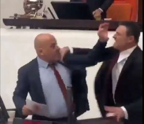 VIDEO: Debate en Parlamento turco termina a puñetazos - Mundo - ABC Color