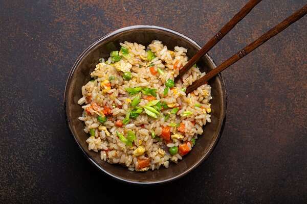 Delicia insignia de la comida china: receta de arroz frito - Gastronomía - ABC Color