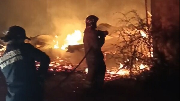 Incendio consume vivienda de madera en Alto Paraná