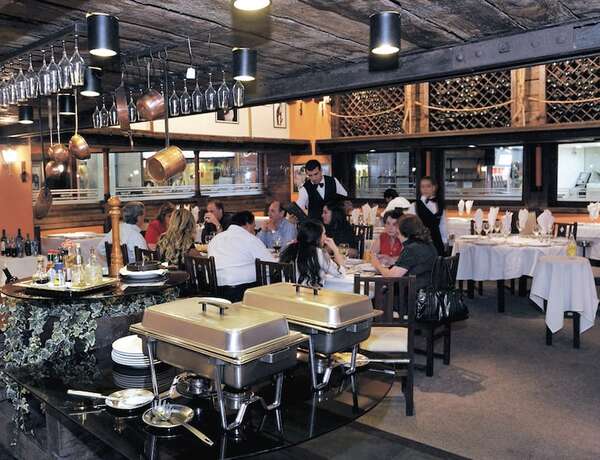 Aso de restaurantes “está peor” con Gobierno de Santiago Peña - Economía - ABC Color