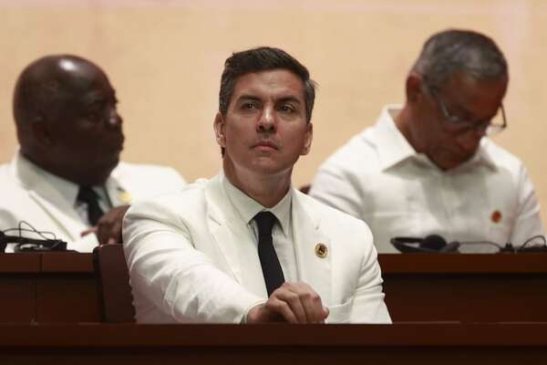 Mirá los outfits de Santiago Peña en la asunción del presidente de República Dominicana - Política - ABC Color