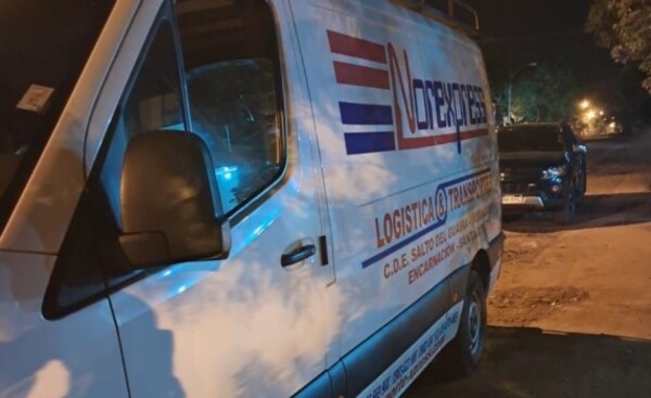 Asaltan a tiros un furgón y roban repuestos sobre la Ruta PY06