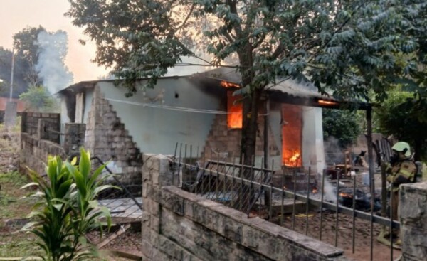 Cortocircuito provoca incendio en una vivienda