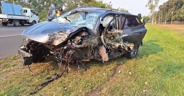 Diario HOY | Se salvó de milagro: Perdió el control del auto e impactó por un árbol en zona Ñu Guazú