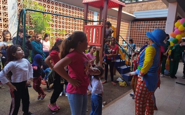 Se alegraron a niños por su día en hospital de Hernandarias