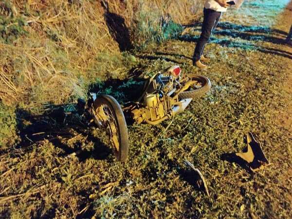 Joven pierde la vida tras colisión entre motocicleta y camioneta