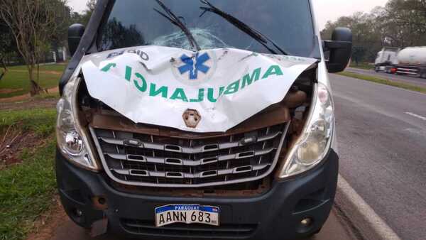 Ambulancia atropella y mata a un peatón sobre la ruta PY02 en Caaguazú
