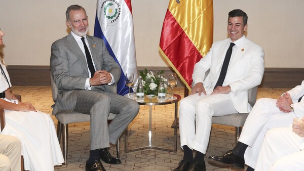 Peña se reúne con el rey de España, Abinader, Arévalo y delegados de EEUU en Santo Domingo