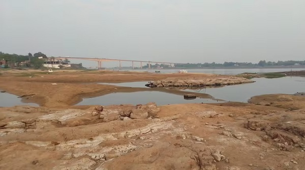 Pescadores amenazan con cerrar el río en protesta por bajante