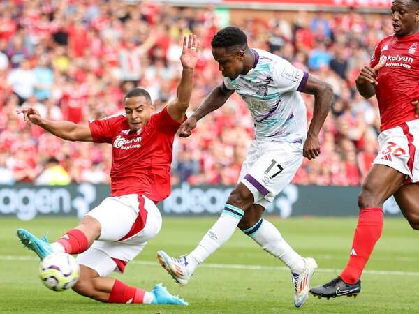 Nottingham, con Ramón Sosa en el palco, empató en el debut - Fútbol Internacional - ABC Color
