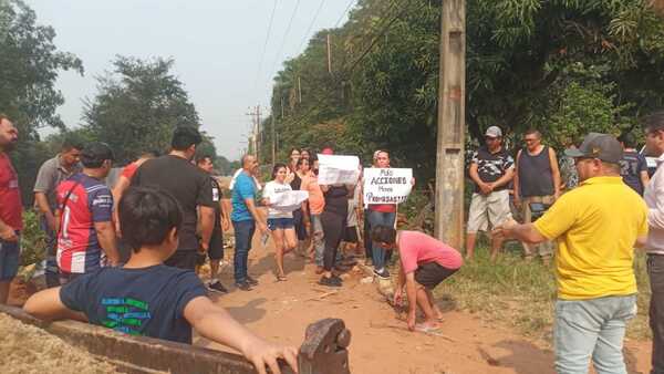 Villa Elisa: Vecinos protestan por el cierre de una avenida en reparación desde hace 8 meses