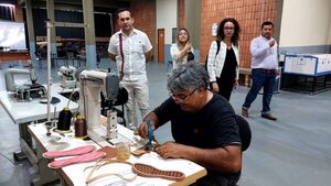 El SNPP lanza nuevos cursos de costura y confección en el departamento Central - ADN Digital