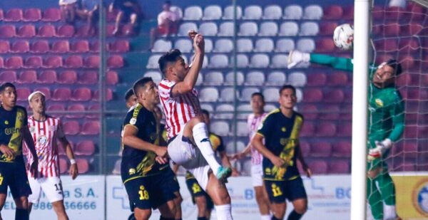 Versus / ¡Escándalo! Denuncian a jugador de robar un teléfono en medio de un tumulto