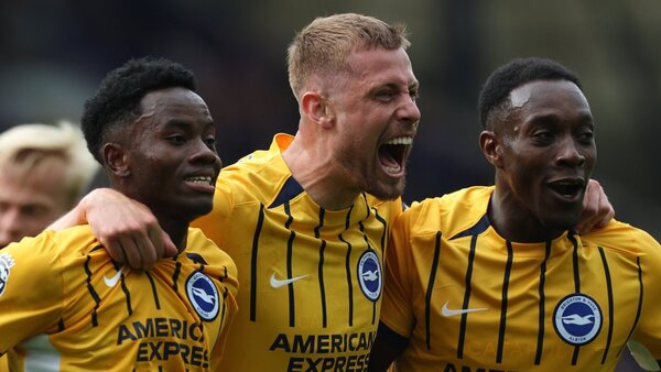 Brighton golea sin Julio Enciso