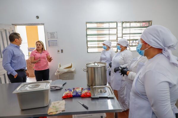 Visita a escuelas permite mejorar programa “Hambre Cero”, sostiene ministro - .::Agencia IP::.