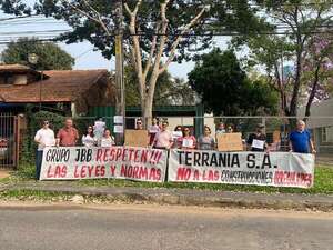 Vecinos del barrio San Jorge denuncian construcción irregular de un centro de compras - Nacionales - ABC Color