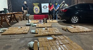 Como si llevase mercadería normal, un auto iba cruzar hacia Argentina repleto de marihuana