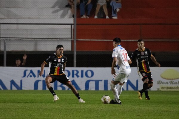 Versus / General Caballero y Nacional no afinaron puntería en Mallorquín