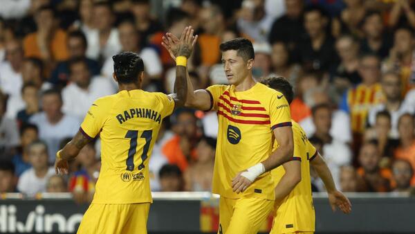 Robert Lewandowski hace del Valencia su víctima favorita