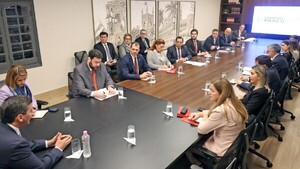 Solo tres ministros se embolsaron en viáticos casi G. 200 millones