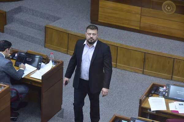 Colym afirma que será autónomo en comisión garrote y pide sesión pública - Política - ABC Color